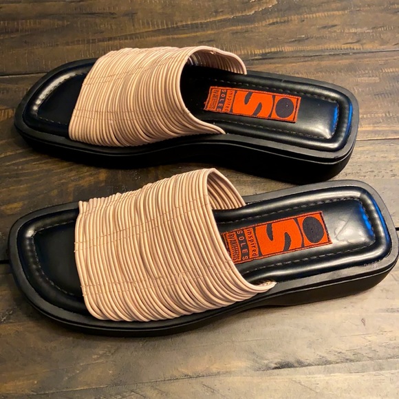 Inspired Sole By Arteffects Women’s Slip-On Sandal - Picture 3 of 9